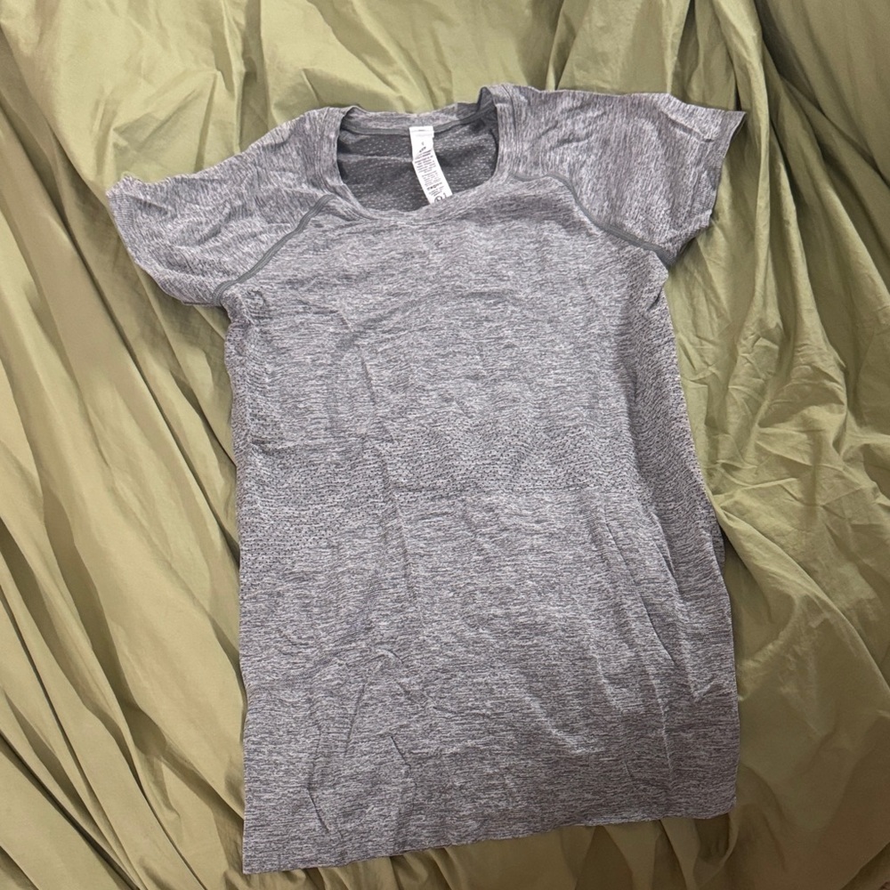lululemon athletica Heather Gray Short Sleeve Tee